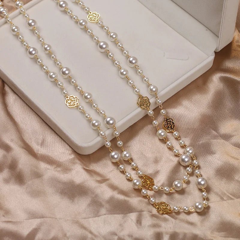 Collier long vintage en perles de camélia - deslyshopping