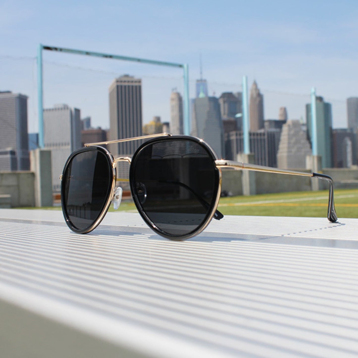 Lunettes de Soleil Stark de Jase New York en Noir đ€đ - deslyshopping