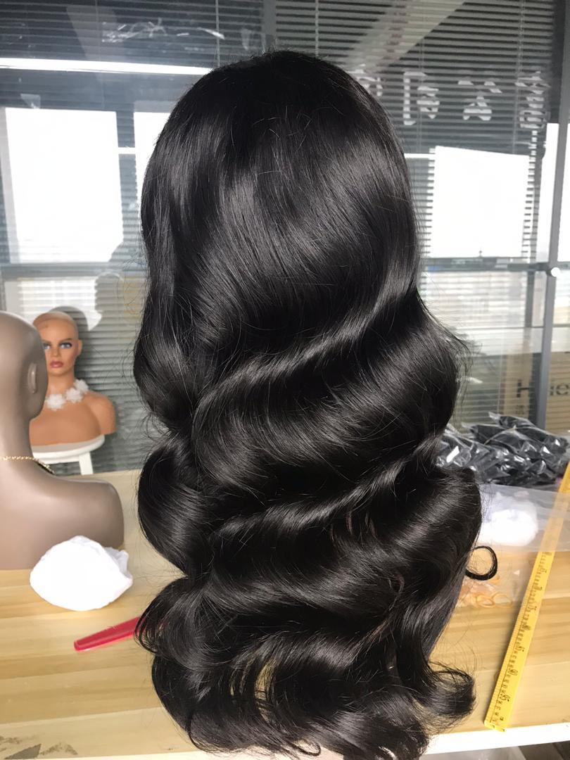 Perruque Brésilienne Ondulée 13x4 en Cheveux Humains - deslyshopping
