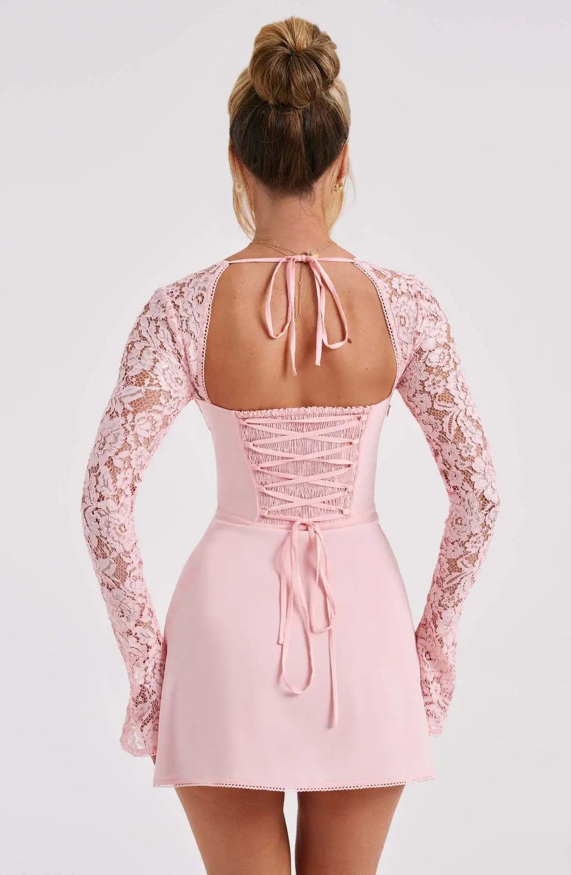 👗 Robe Courte Moulante en Dentelle - deslyshopping