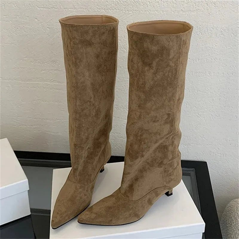 👢 Bottes Hautes à Bout Pointu – Élégance Urbaine pour l’Hiver 2025 ❄️✨ - deslyshopping