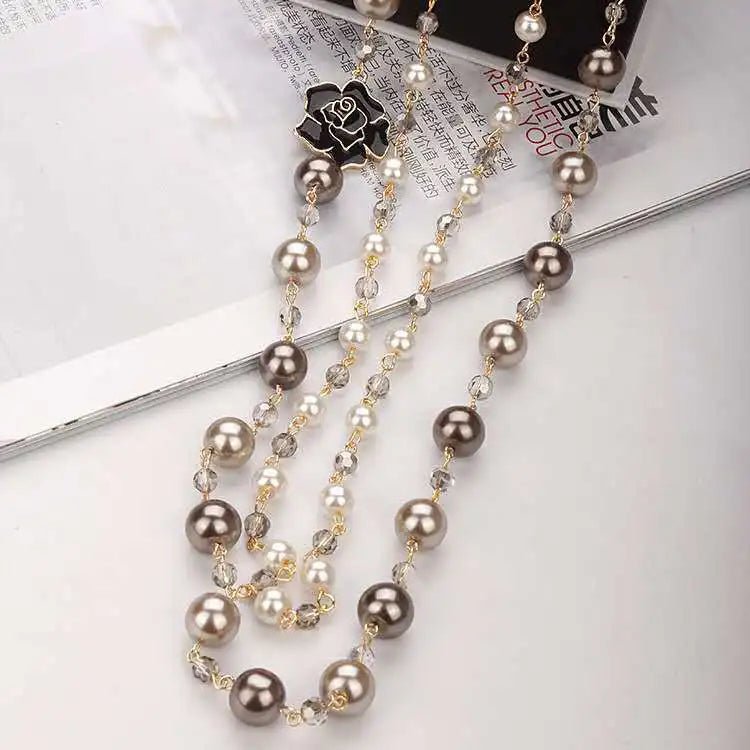 Collier long vintage en perles de camélia - deslyshopping