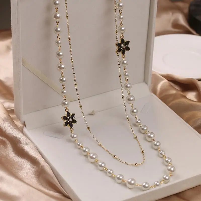Collier long vintage en perles de camélia - deslyshopping