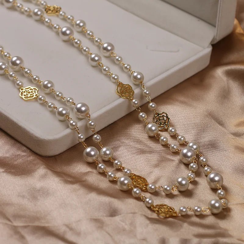Collier long vintage en perles de camélia - deslyshopping