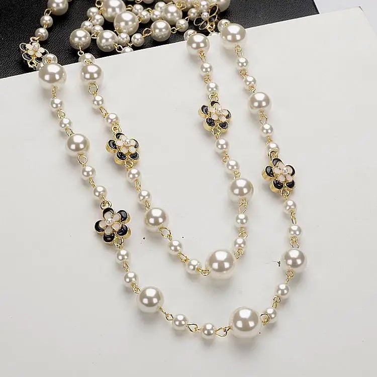 Collier long vintage en perles de camélia - deslyshopping