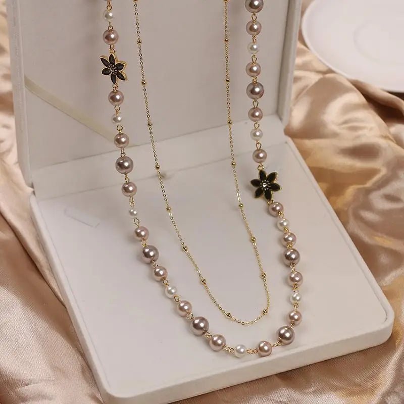 Collier long vintage en perles de camélia - deslyshopping