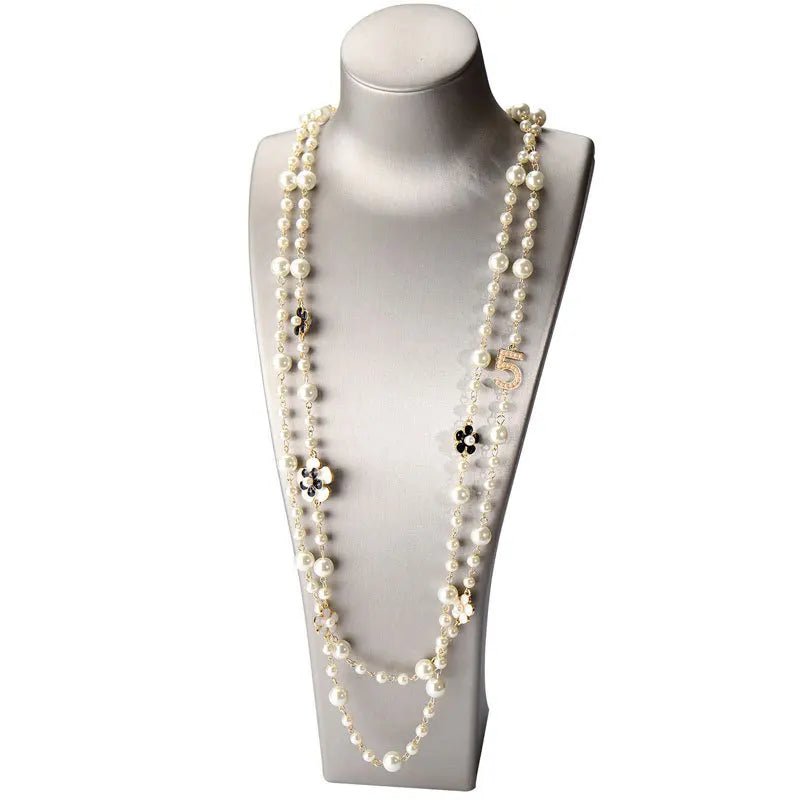 Collier long vintage en perles de camélia - deslyshopping
