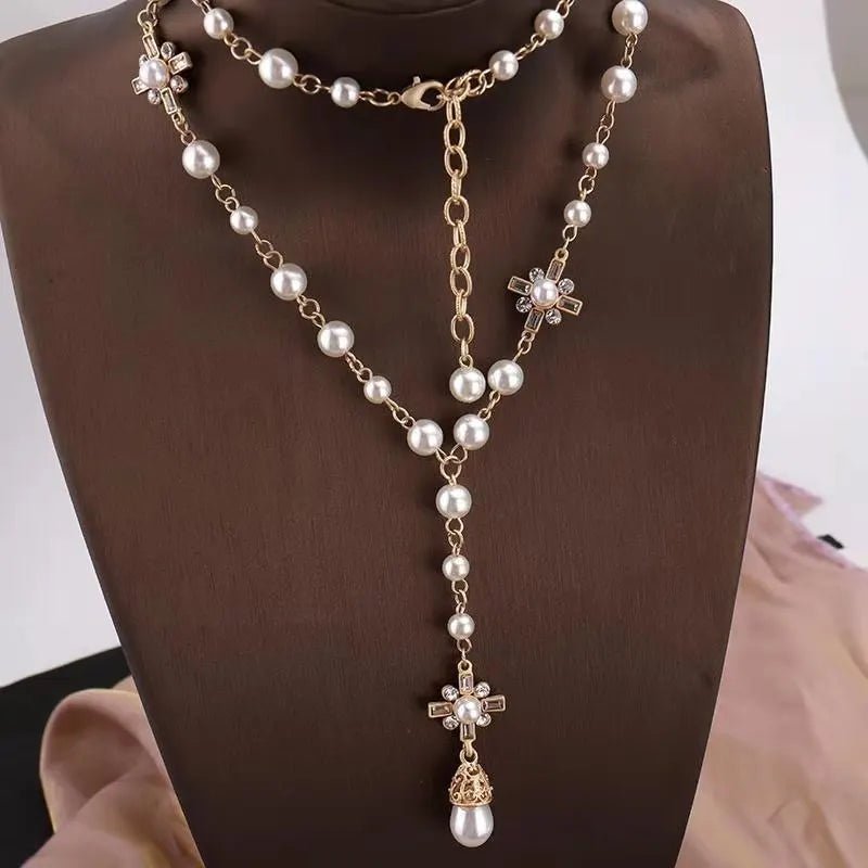 Collier long vintage en perles de camélia - deslyshopping