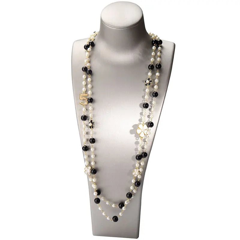 Collier long vintage en perles de camélia - deslyshopping