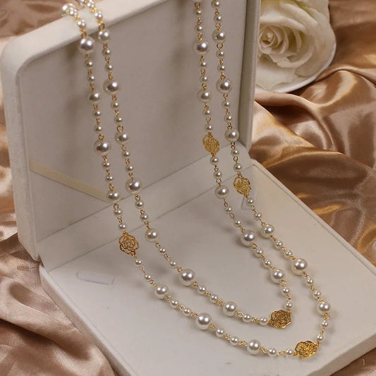 Collier long vintage en perles de camélia - deslyshopping