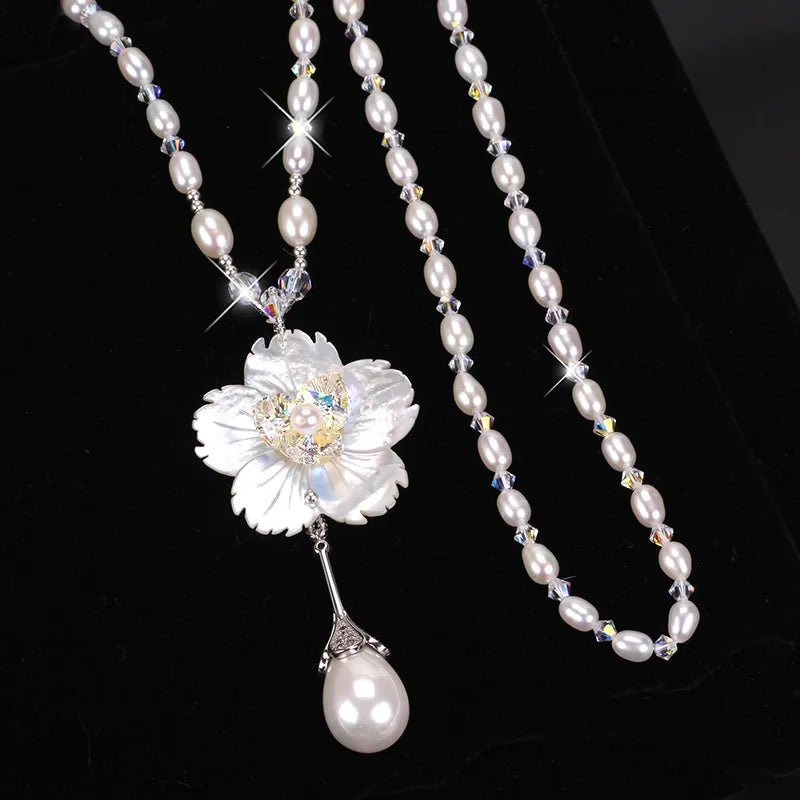 Collier long vintage en perles de camélia - deslyshopping