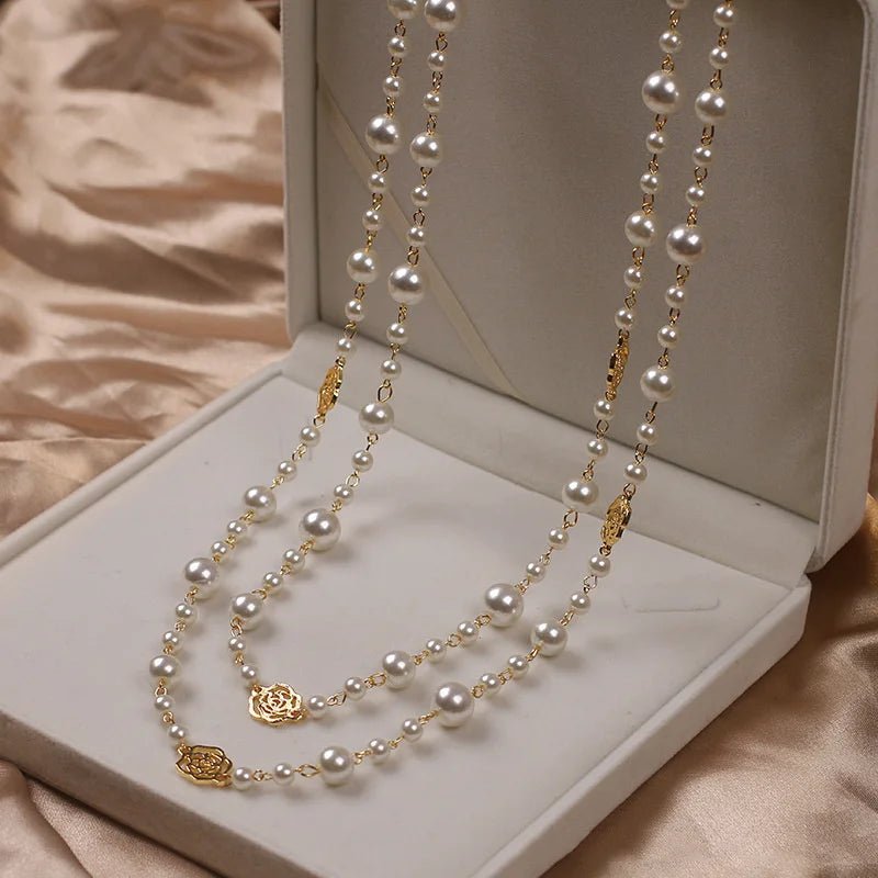 Collier long vintage en perles de camélia - deslyshopping