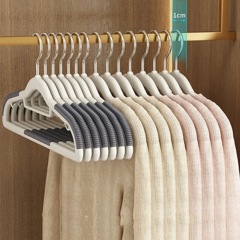 Lot de 10 cintres antidérapants - deslyshopping