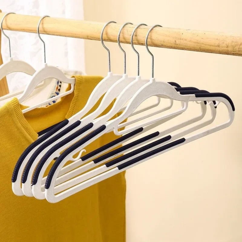 Lot de 10 cintres antidérapants - deslyshopping