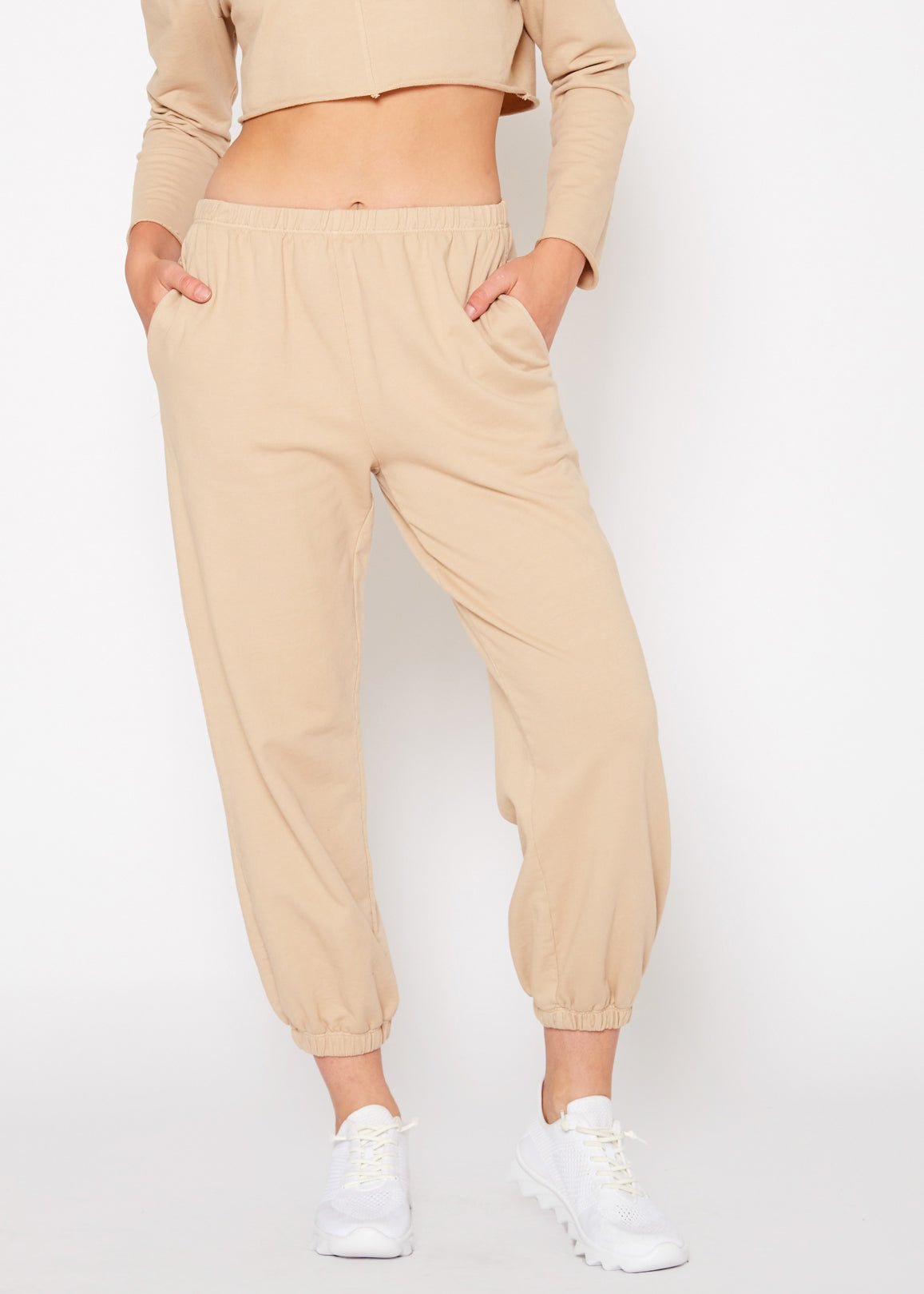 Pantalon de Survêtement Essential French Terry en Kaki - deslyshopping