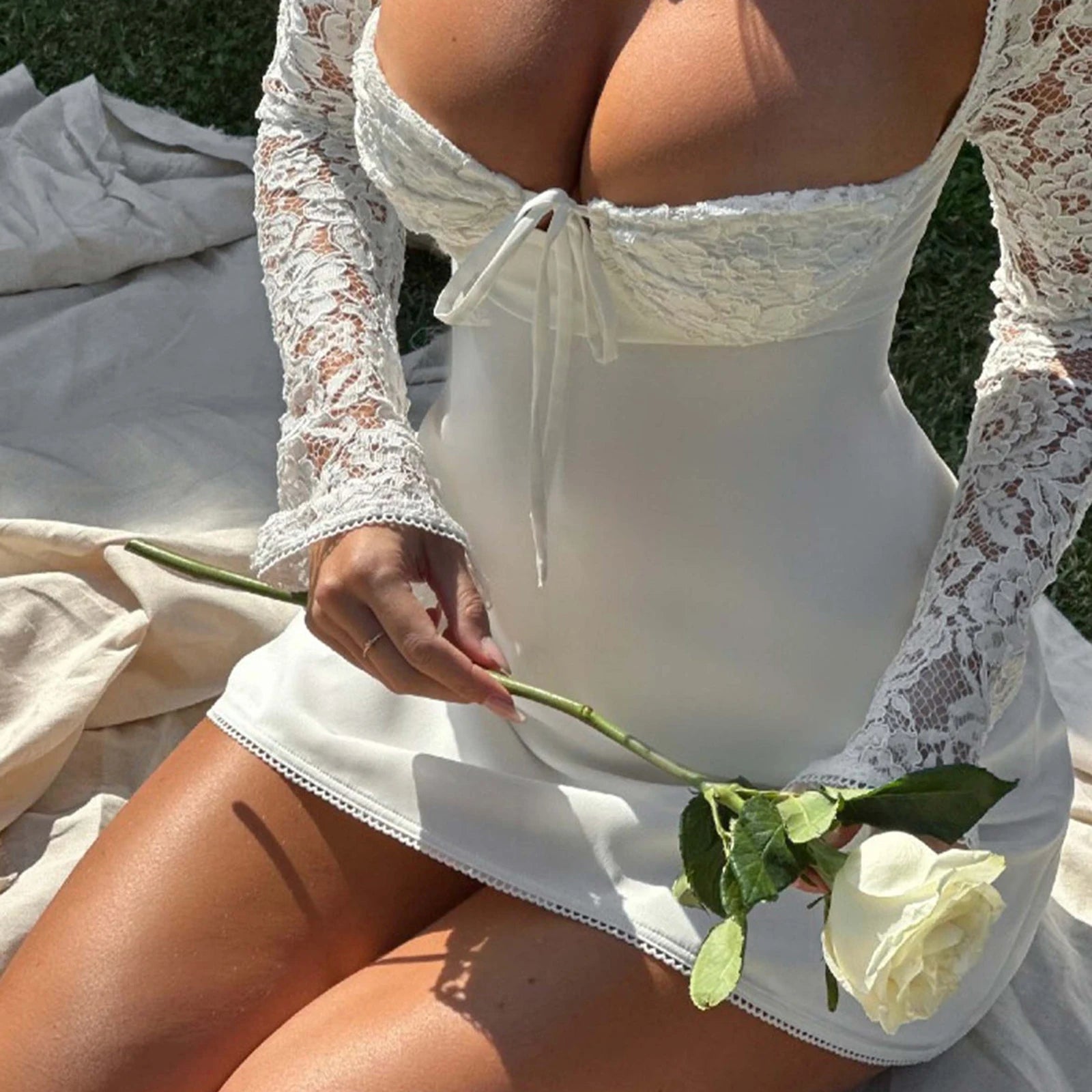 👗 Robe Courte Moulante en Dentelle - deslyshopping