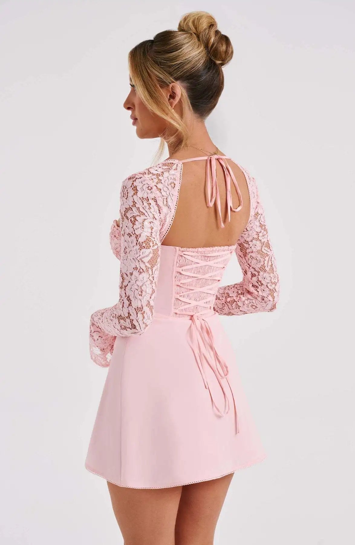 👗 Robe Courte Moulante en Dentelle - deslyshopping
