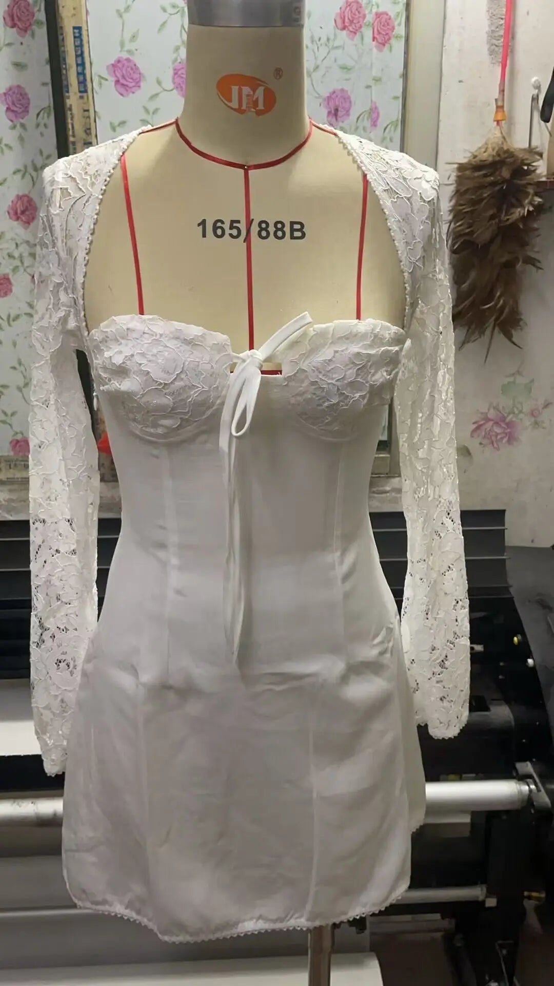 👗 Robe Courte Moulante en Dentelle - deslyshopping