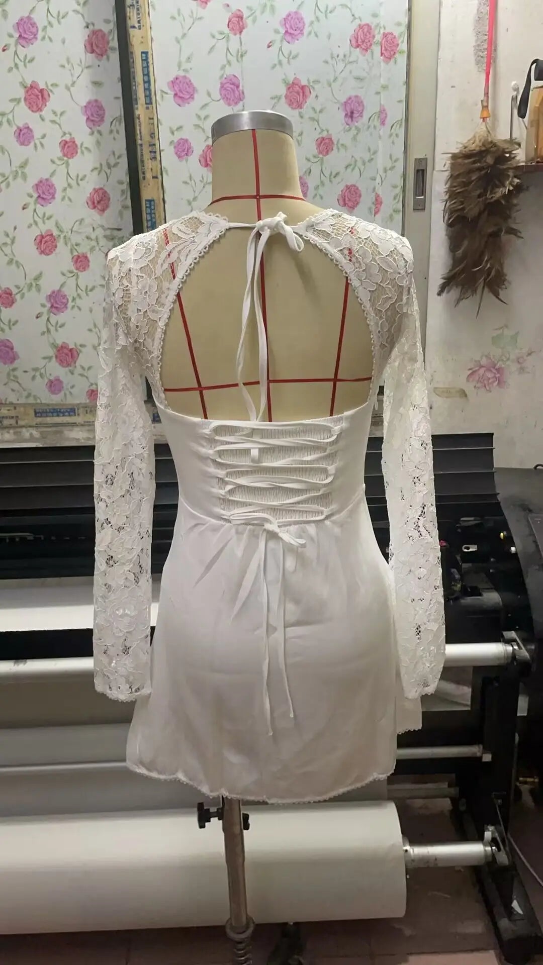 👗 Robe Courte Moulante en Dentelle - deslyshopping