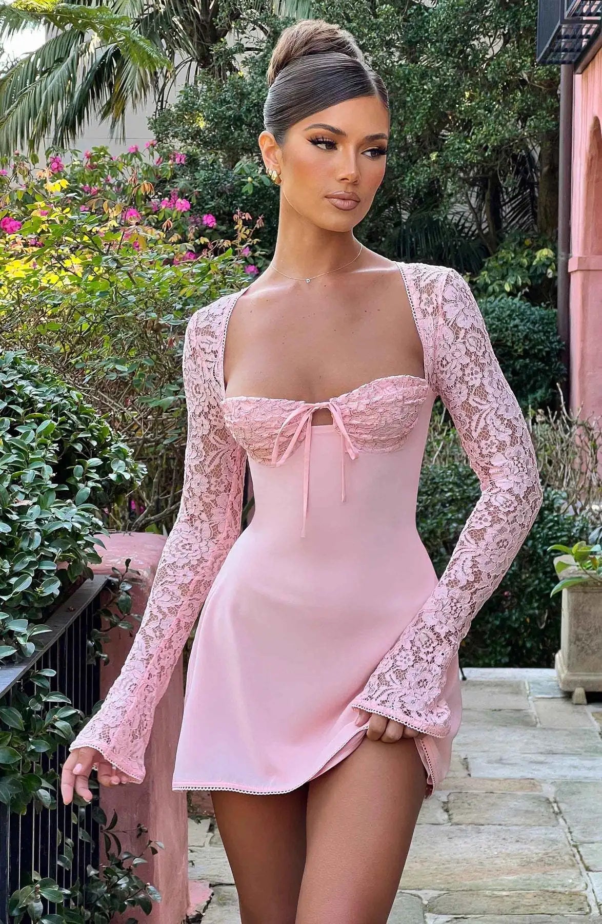 👗 Robe Courte Moulante en Dentelle - deslyshopping