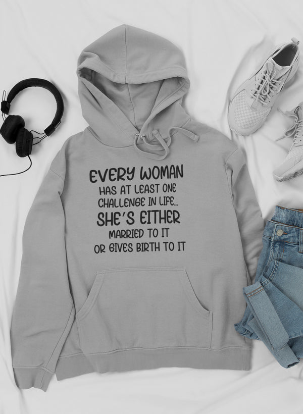 Sweat à capuche "Chaque femme a au moins un défi dans la vie" - deslyshopping
