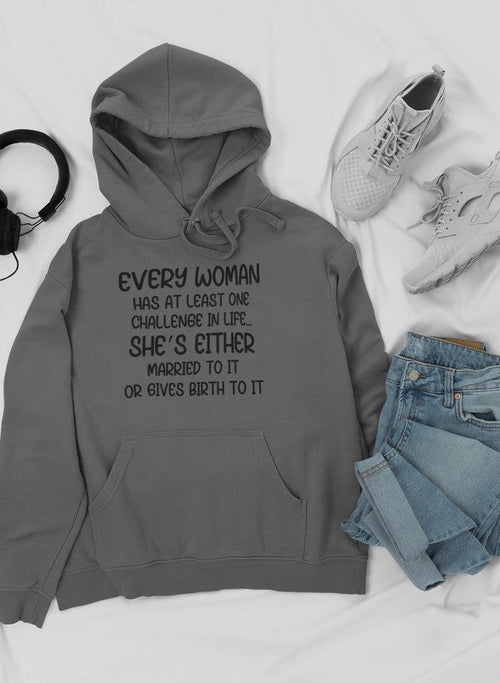 Sweat à capuche "Chaque femme a au moins un défi dans la vie" - deslyshopping