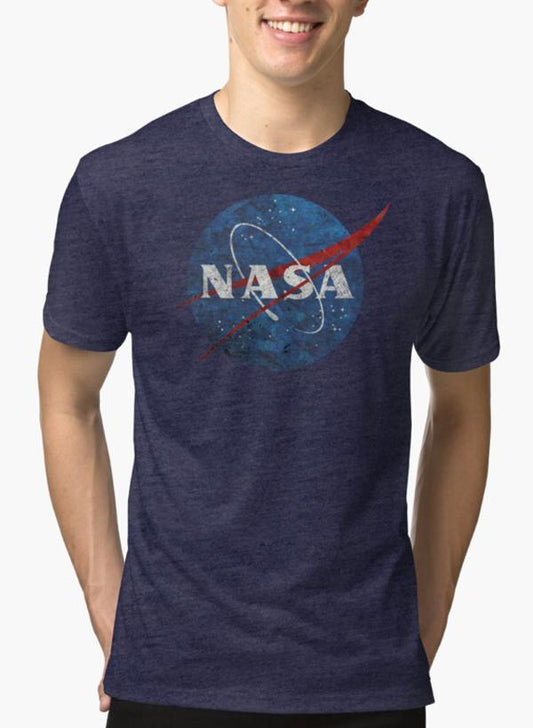 T-shirt Violet avec Emblème Vintage de la NASA - deslyshopping
